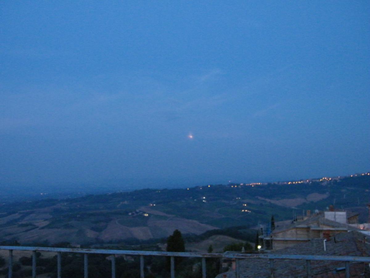 B&B Il Glicine Montefollonico Exterior foto